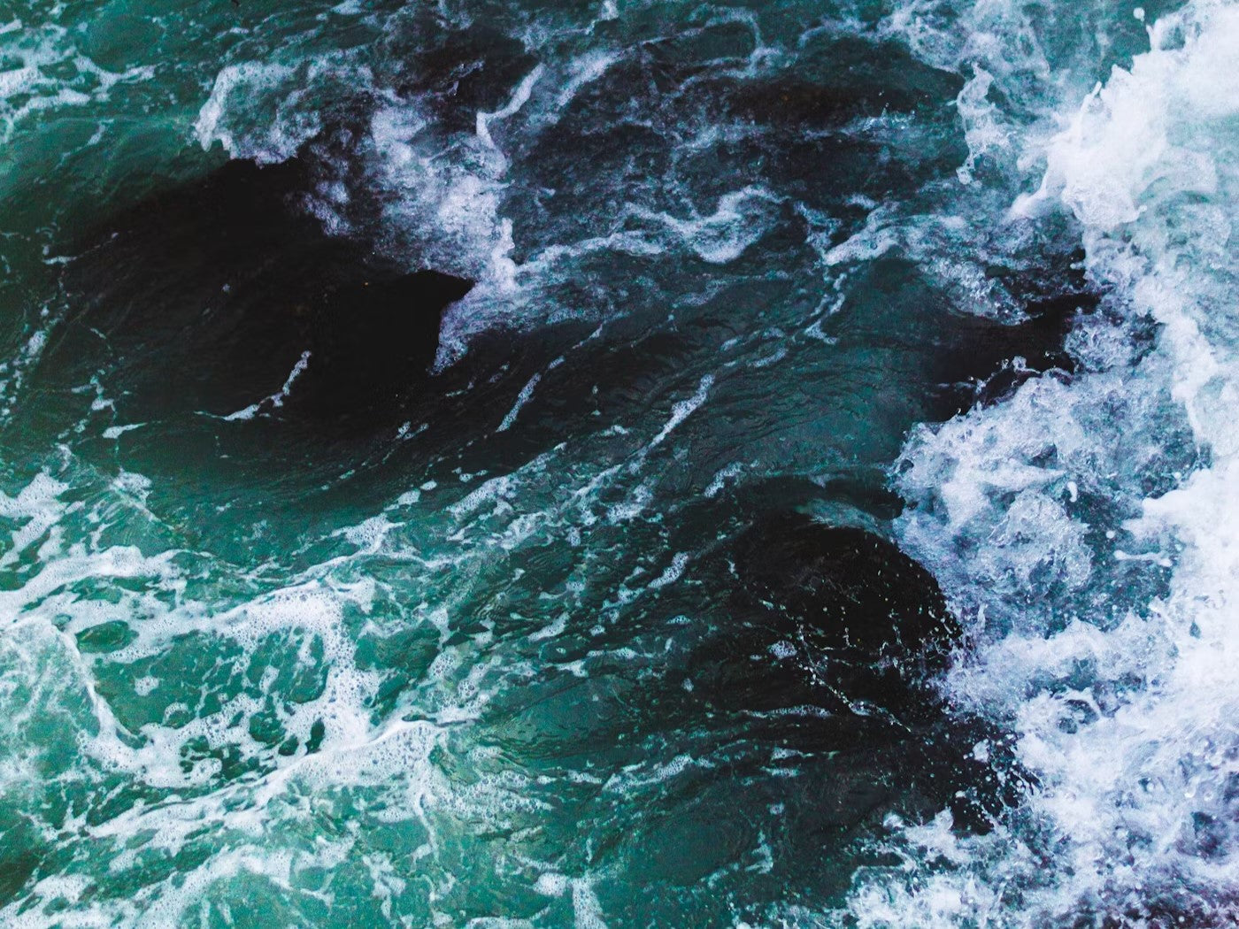 Purifying Hand Mists natural water background with waves and foam, symbolizing freshness and cleanliness.